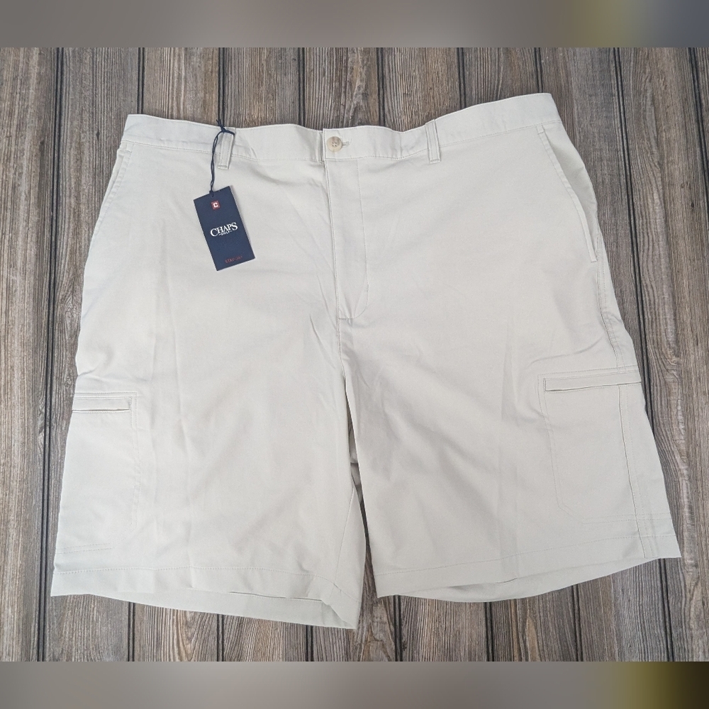 Chaps Golf Size 42 NWT Light Tan Shorts